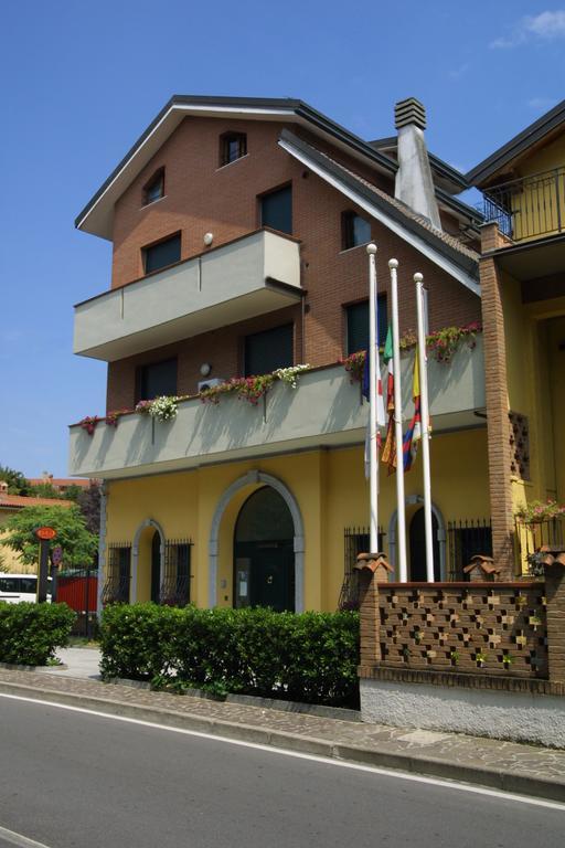 Borromeo Residenze Service s.a.s Peschiera Borromeo Esterno foto
